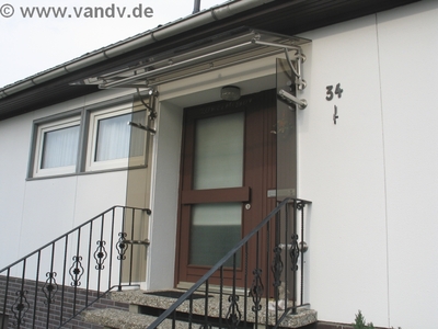 Edelstahl Vordach mit Bronze Glas 1
Preise auf Anfrage unter Email: info@vandv.de
