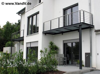 Balkon verzinkt und lackiert mit Edelstahl Balkongeländer  57
Preise auf Anfrage unter Email: info@vandv.de
Schlüsselwörter: Balkongeländer