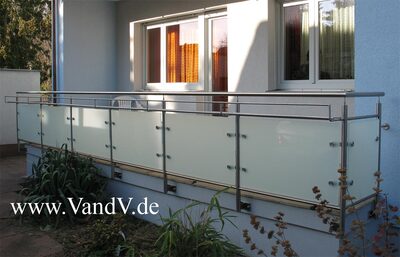 Edelstahl Glas Balkon-Geländer 1
Preise auf Anfrage unter Email: info@vandv.de
Schlüsselwörter: Balkongeländer