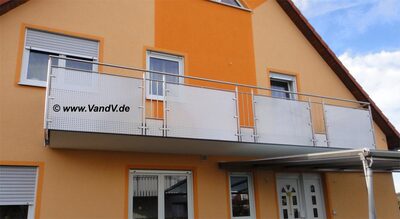 Edelstahl Balkongeländer 24
Preise auf Anfrage unter Email: info@vandv.de
Schlüsselwörter: Balkongeländer