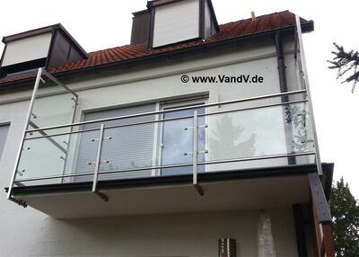 Edelstahl Glas Balkon Geländer 58
Preise auf Anfrage unter Email: info@vandv.de
Schlüsselwörter: Balkongeländer