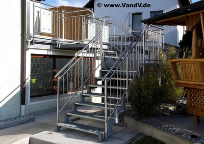 Verzinkte Treppe mit Edelstahl Treppengeländer 74a
Preise auf Anfrage unter Email: info@vandv.de
Schlüsselwörter: Treppengeländer