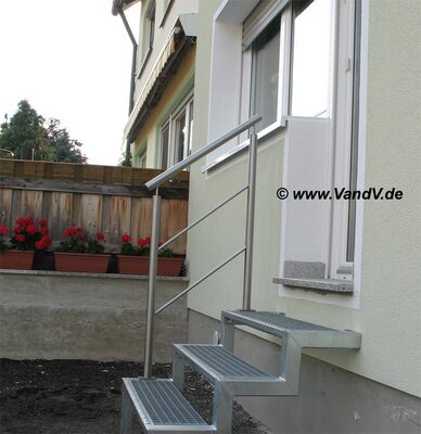 Treppe verzinkt mit Edelstahl Treppengeländer 4
Preise auf Anfrage unter Email: info@vandv.de
Schlüsselwörter: Treppengeländer