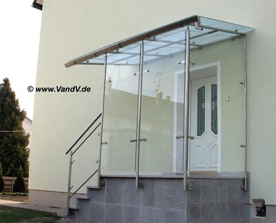 Edelstahl Glas Geländer mit Treppenüberdachung 17a
Preise auf Anfrage unter Email: info@vandv.de
Schlüsselwörter: Treppengeländer