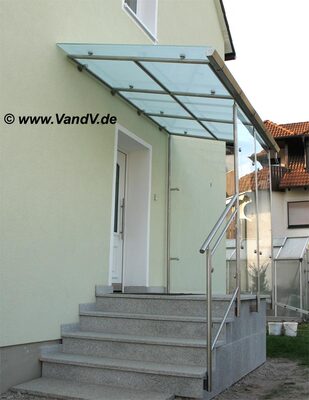 Edelstahl Glas Geländer mit Treppenüberdachung 17b
Preise auf Anfrage unter Email: info@vandv.de
Schlüsselwörter: Treppengeländer
