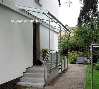 Edelstahl Glas Geländer mit Treppenüberdachung 23
Preise auf Anfrage unter Email: info@vandv.de
Schlüsselwörter: Treppengeländer