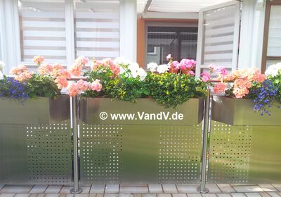 Edelstahl-Blumenkasten
Preise auf Anfrage unter Email: info@vandv.de
Schlüsselwörter: Sonstiges