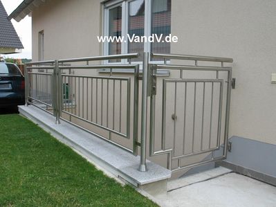 Zäune, Geländer, Absperrungen und Barrieren - Edelstahl Kellerabgang